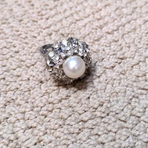 Adjustable 60s rhinestone and pearl cocktail ring